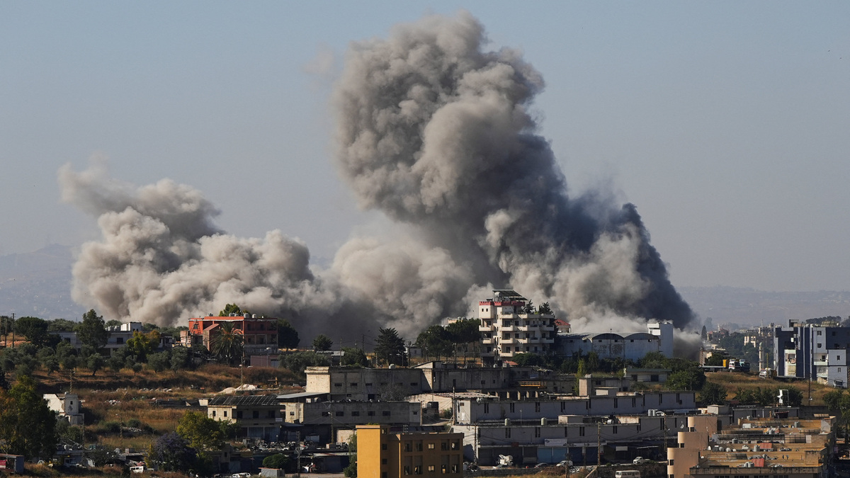 Smoke billows from southern Lebanon following an Israeli strike, as seen from Nabatieh, Lebanon, June 20, 2026. REUTERS/Stringer