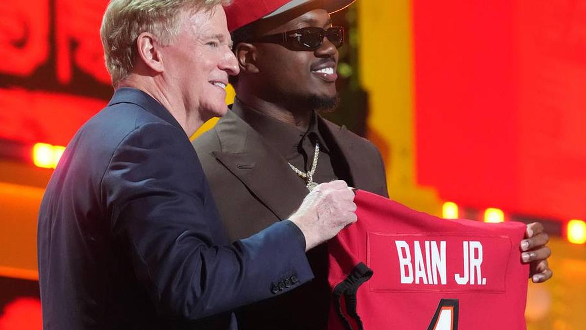  The Buccaneers selected Rueben Bain Jr. with the No. 15 pick in the first-round. | Kirby Lee-Imagn Images 