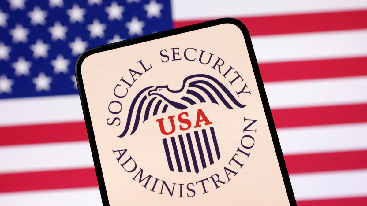 United States Social Security Administration logo and U.S. flag are seen in this illustration taken April 23, 2025. REUTERS/Dado Ruvic/Illustration