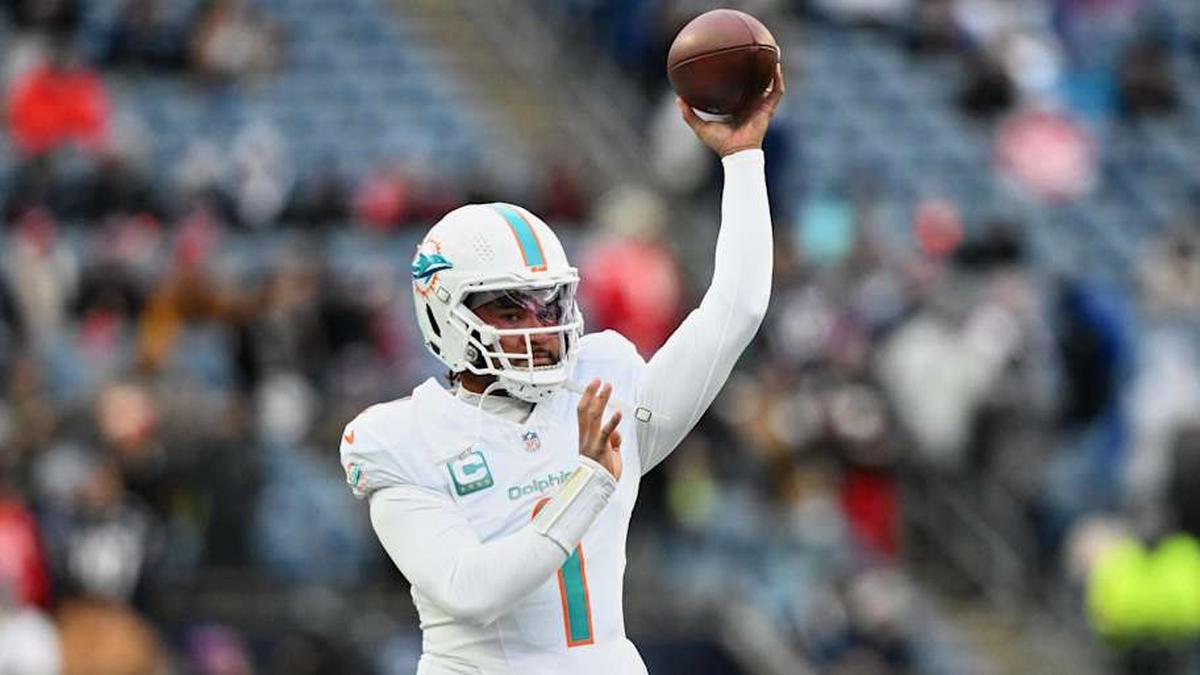  Jan 4, 2026; Foxborough, Massachusetts, USA; Miami Dolphins quarterback Tua Tagovailoa (1) throws a pass before the game against the New England Patriots at Gillette Stadium. | Brian Fluharty-Imagn Images 