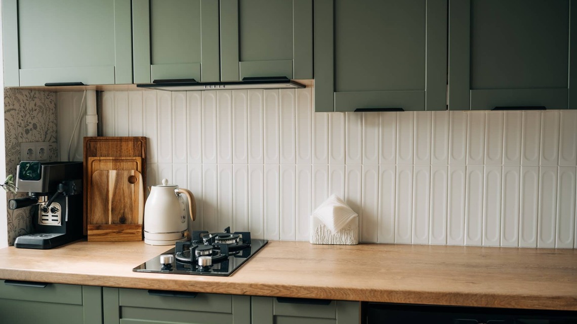 Contractors Are Begging Homeowners to Stop Using This Kitchen Backsplash 
