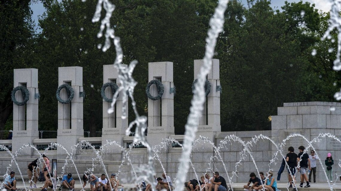 World War II memorial in D.C. vandalized with bubbles, red graffiti 