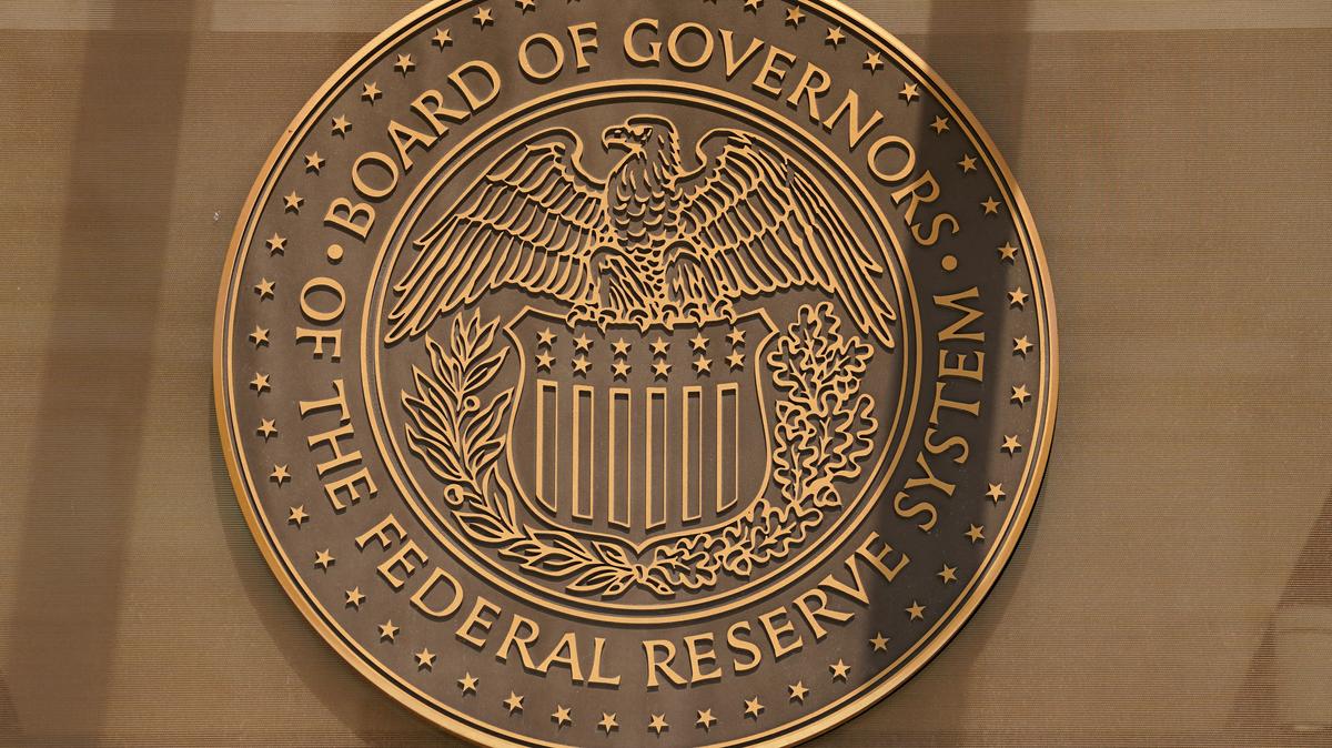 FILE PHOTO: A sign for the Federal Reserve Board of Governors is seen at the entrance to the William McChesney Martin Jr. building in Washington, U.S., September 21, 2022. REUTERS/Kevin Lamarque/File Photo