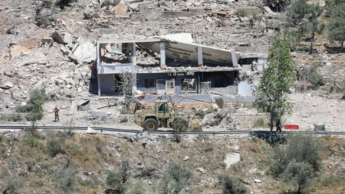Machinery operates, as the Lebanese army opens a road, past buildings destroyed during the Israeli military campaign, in Dibbin, southern Lebanon June 4, 2026. REUTERS/Stringer