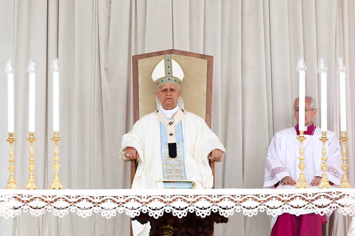 Pope Leo XIV leads a holy Mass in Piazza Bartolo Longo in front of the Shrine of the Virgin of the Rosary of Pompei, on the first anniversary of his election, in Pompei, Italy, May 8, 2026. REUTERS/Guglielmo Mangiapane