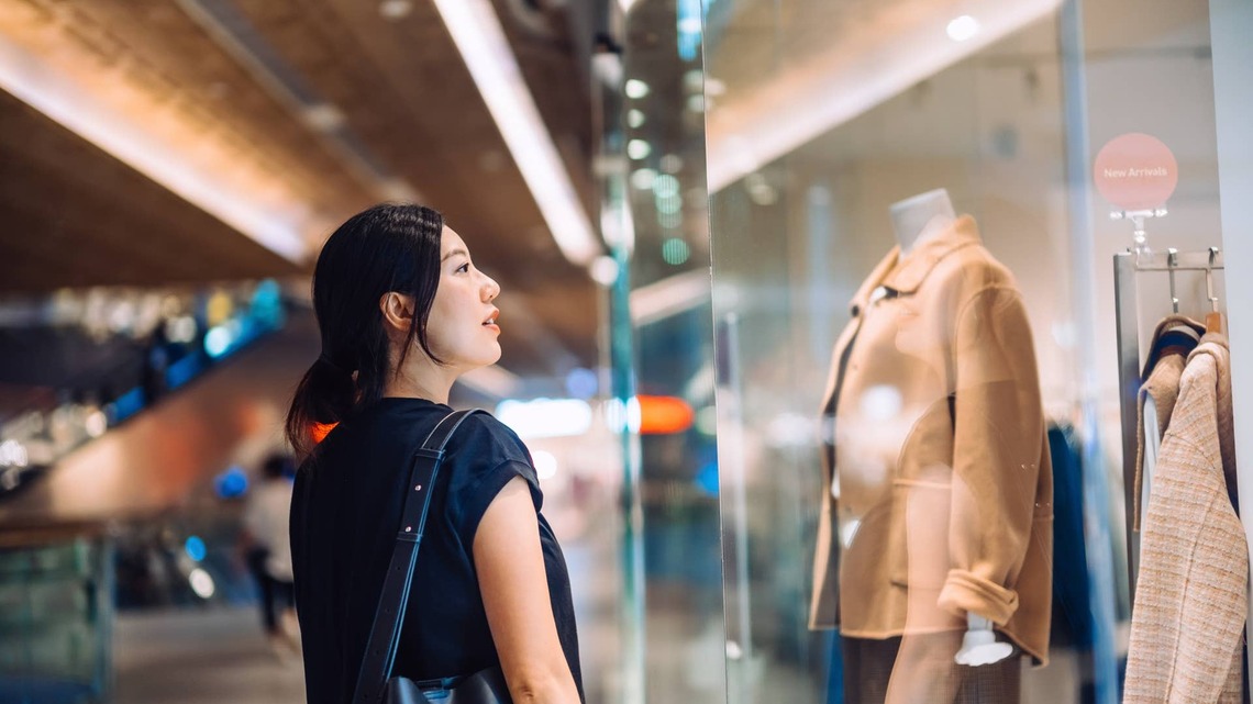 Clothing retailer returns to brick and mortar stores after 7 years