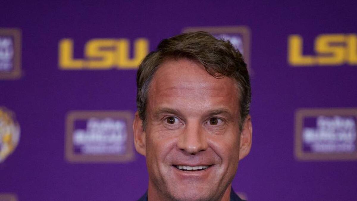  Dec 1, 2025; Baton Rouge, LA, USA; LSU new head coach Lane Kiffin speaks at South Stadium Club at Tiger Stadium. Mandatory Credit: Matthew Hinton-Imagn Images | Matthew Hinton-Imagn Images 