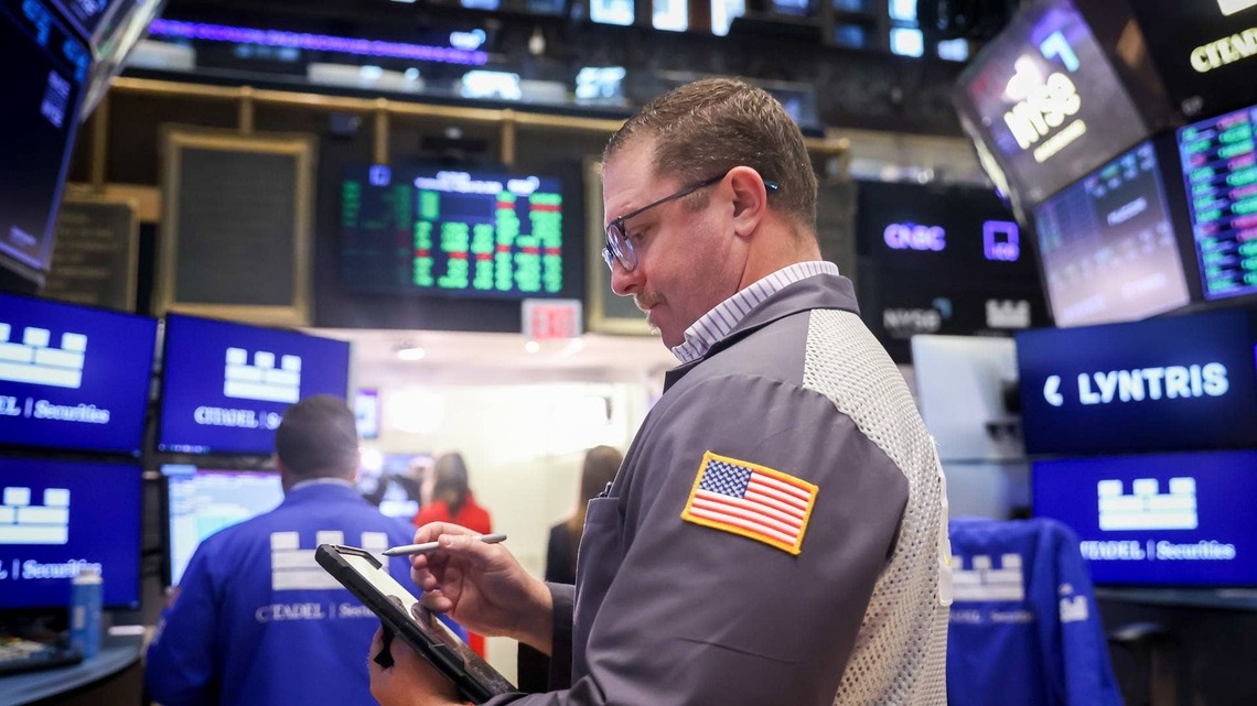 Vanguard's VOO draws $4.3 billion during red week 