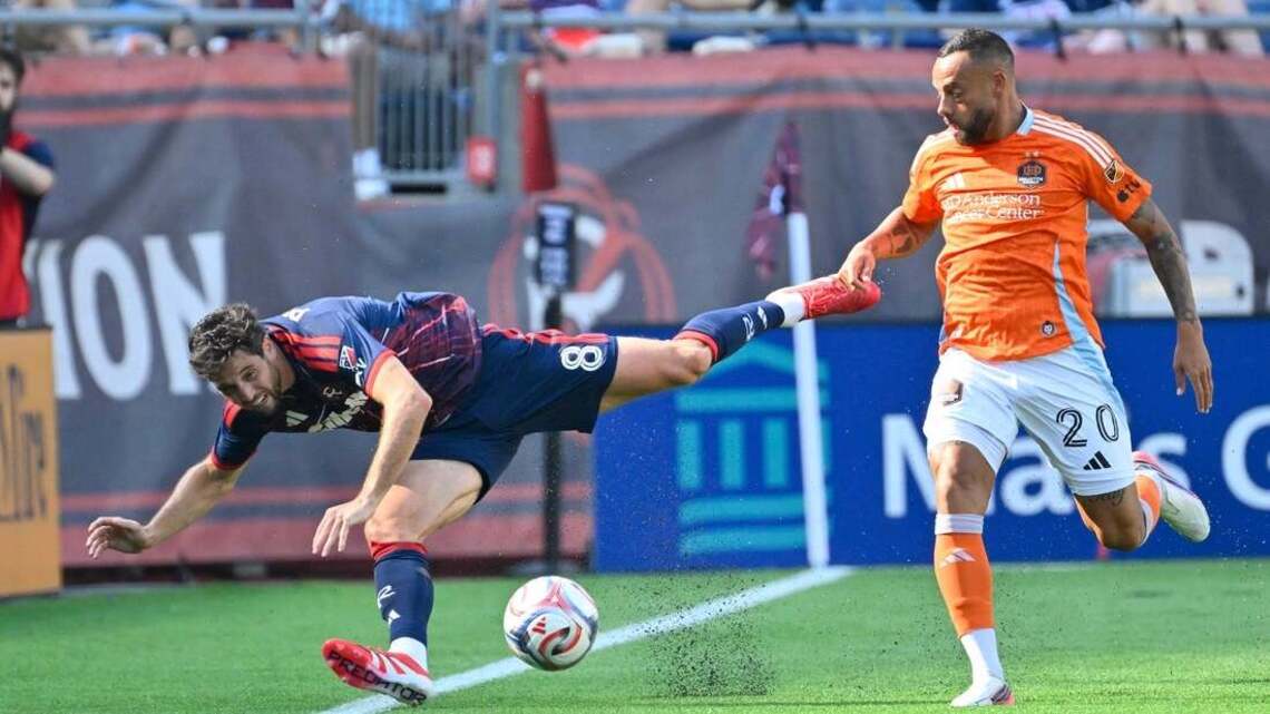 Dynamo continue torrid stretch with shutout of Revolution  