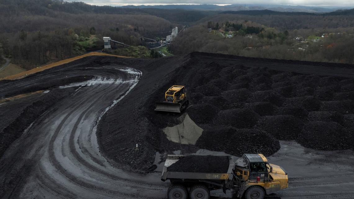 Trump unveils $700 million coal support plan using emergency powers 