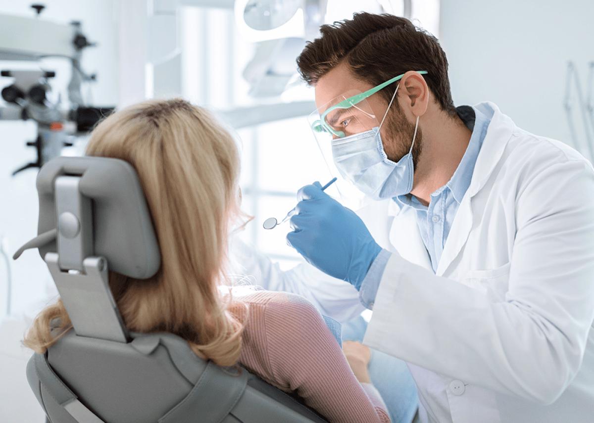  Prostock-studio // Shutterstock 