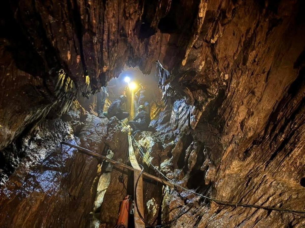 Rescuers work to save trapped people in a cave in Xaisomboun Province, Laos, May 29, 2026. METTA THAM KALASIN RESCUE /Handout via REUTERS