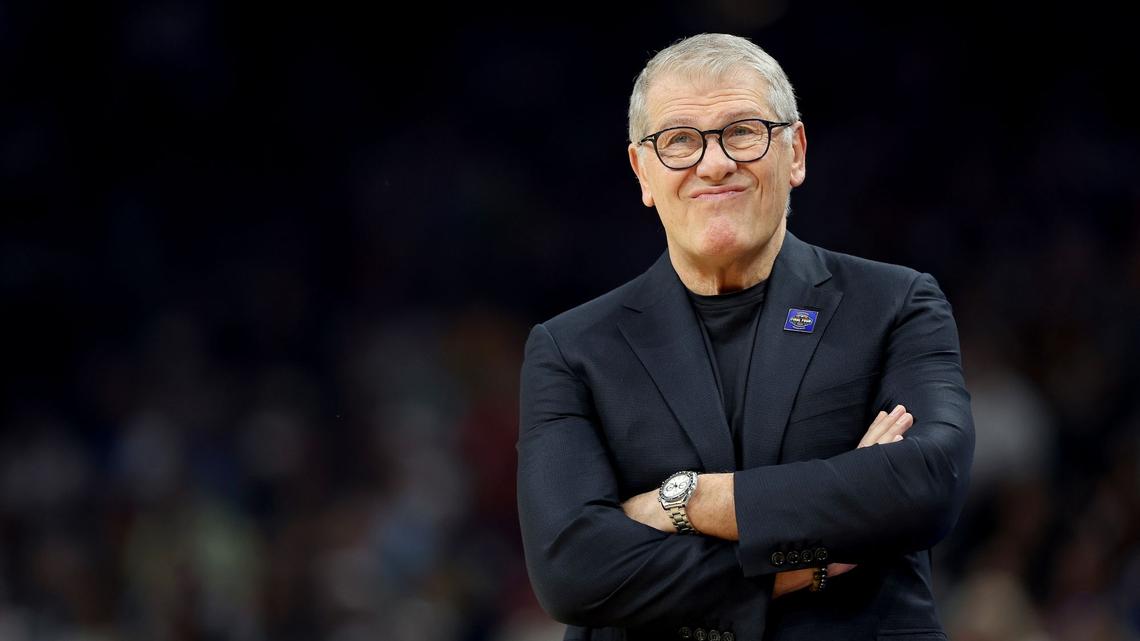 Geno Auriemma Apologizes to South Carolina ‘Staff' After Dawn Staley Drama 