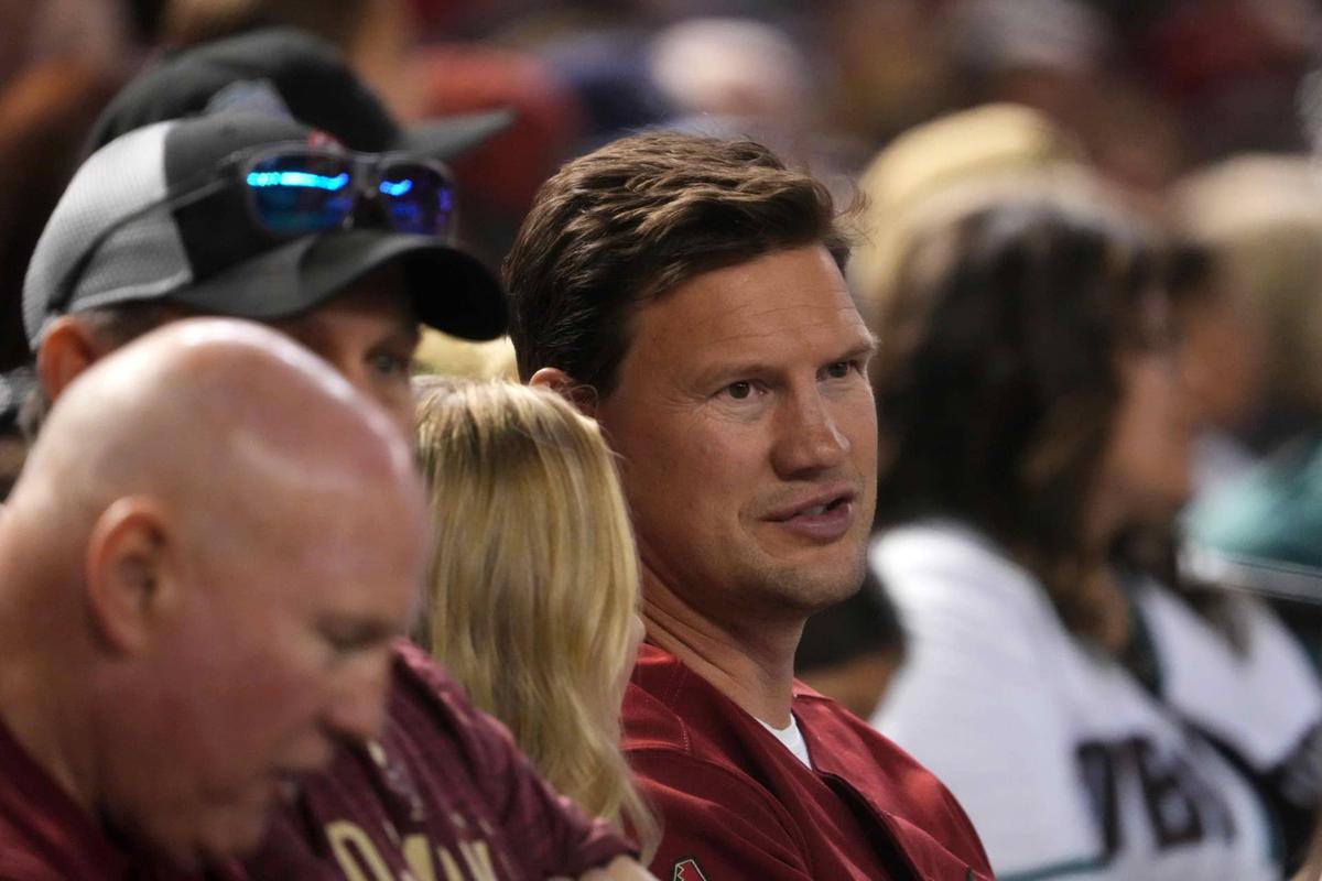  Arizona Coyotes Chief Hockey Development Officer Shane Doan looks on during the seventh inning of the game between the Arizona Diamondbacks and the Los Angeles Dodgers at Chase Field. Joe Camporeale-Imagn Images