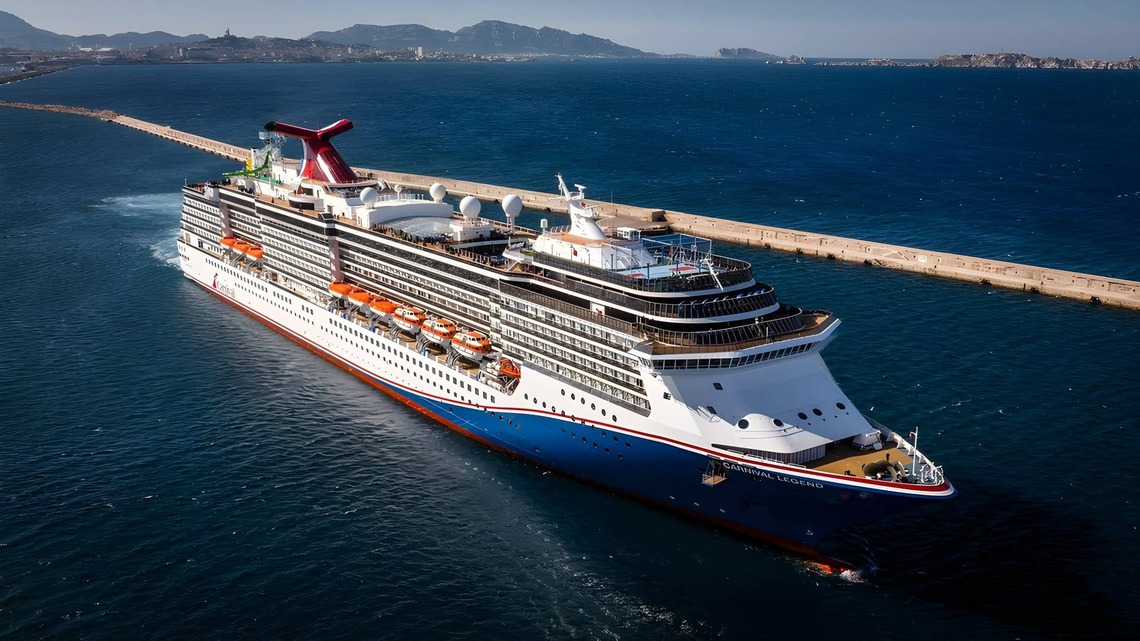 Couple gives up land life to cruise with Carnival full-time 