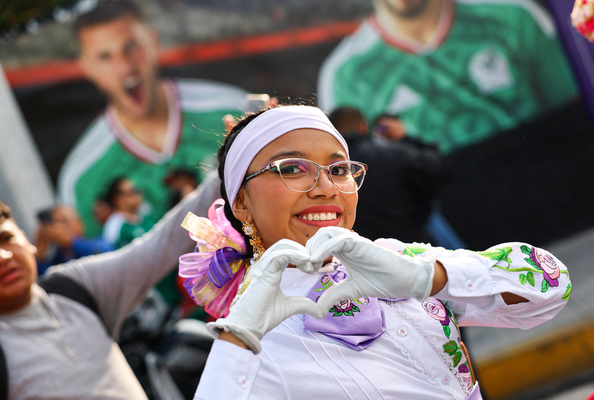 Soccer Football - FIFA World Cup 2026 - Group A - Mexico v South Africa - Estadio Azteca, Mexico City, Mexico - June 11, 2026 A fan poses for a photograph outside the stadium before the match REUTERS/Kai Pfaffenbach