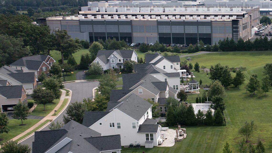 Data centers' neighbors weigh in on how to manage them 