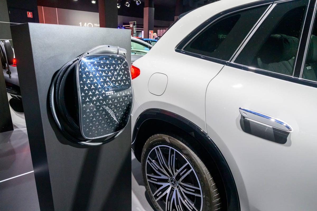  Mercedes-Benz Group is expanding its electric lineup. 
