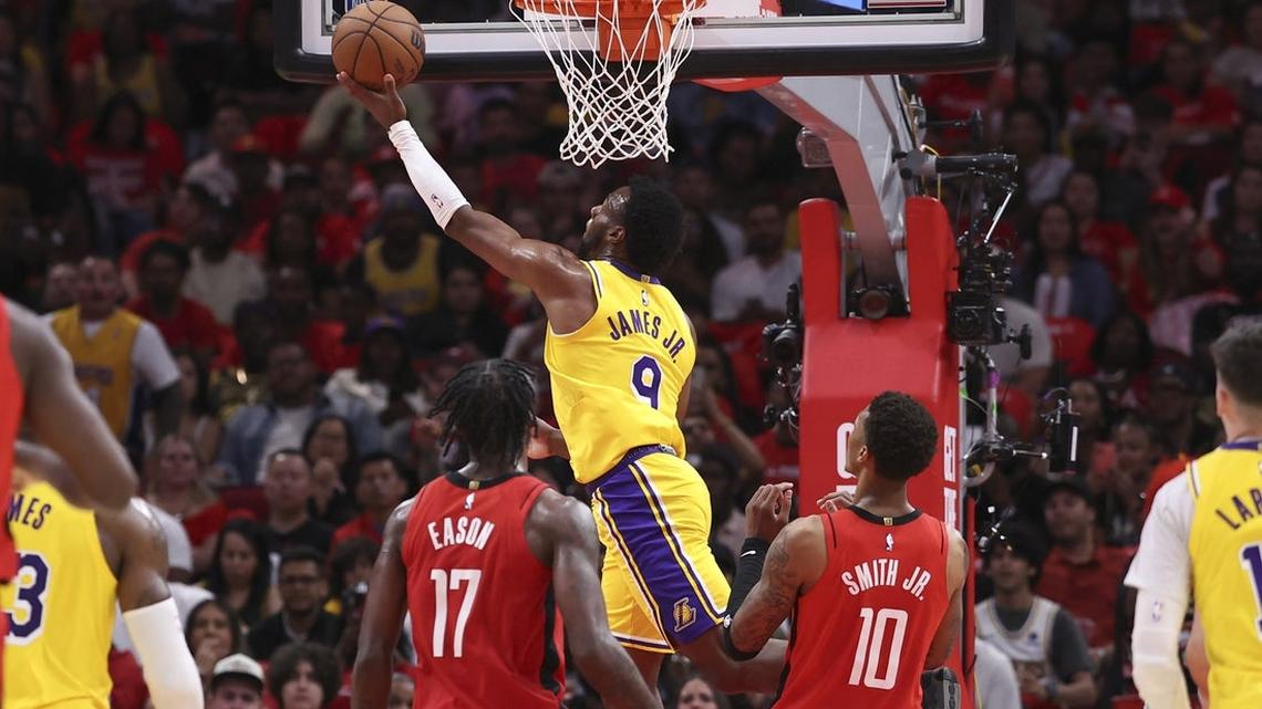 Lakers pull out OT win over Rockets, move to verge of sweep 