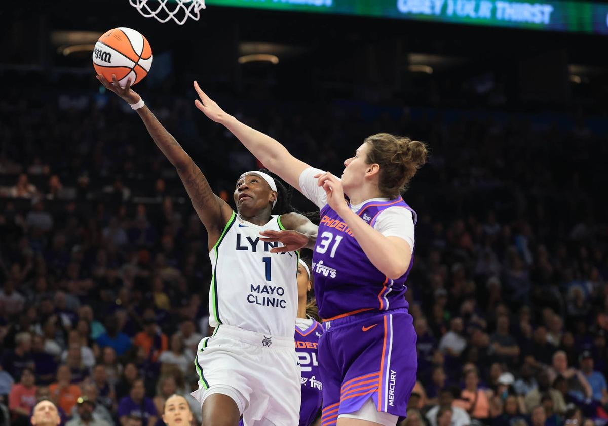  Minnesota Lynx forward Natasha Howard (1) drives to the basket against Phoenix Mercury center Kyara Linskens (31). Mark J. Rebilas-Imagn Images
