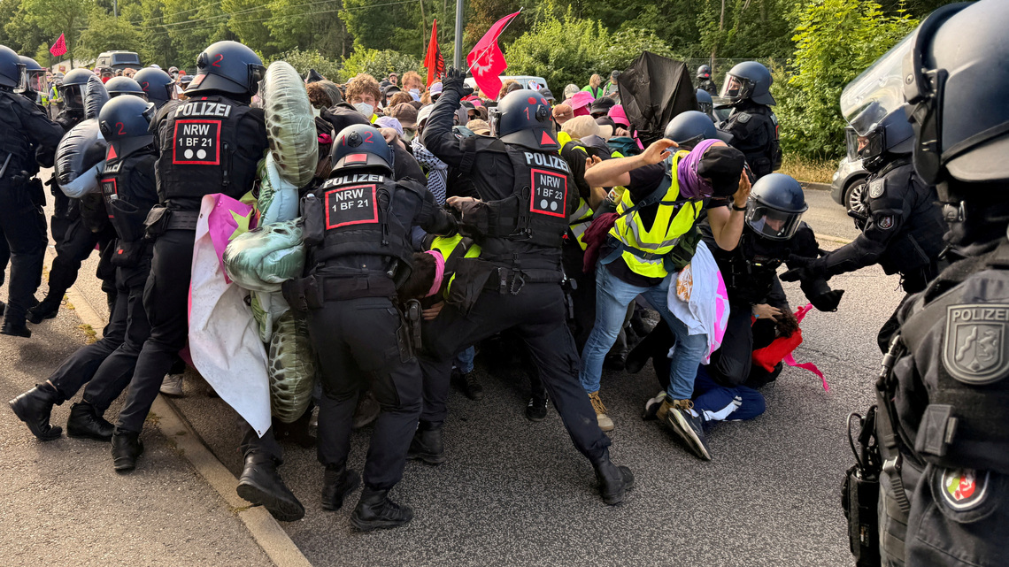 Thousands protest in Germany against far-right AfD 