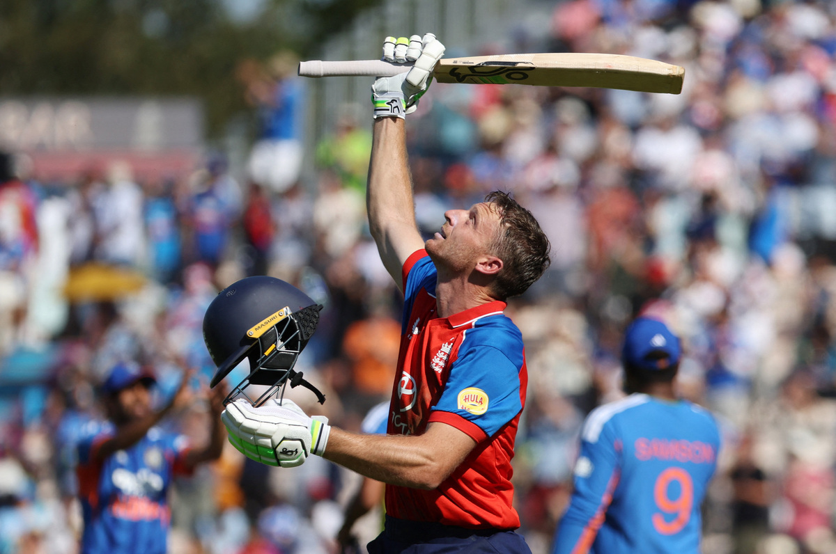 Cricket - Fifth T20 International - England v India - Utilita Bowl, Southampton, Britain - July 11, 2026 England's Jos Buttler raises his bat and helmet as he walks after losing his wicket, caught by India's Shreyas Iyer off the bowling of Shivam Dube