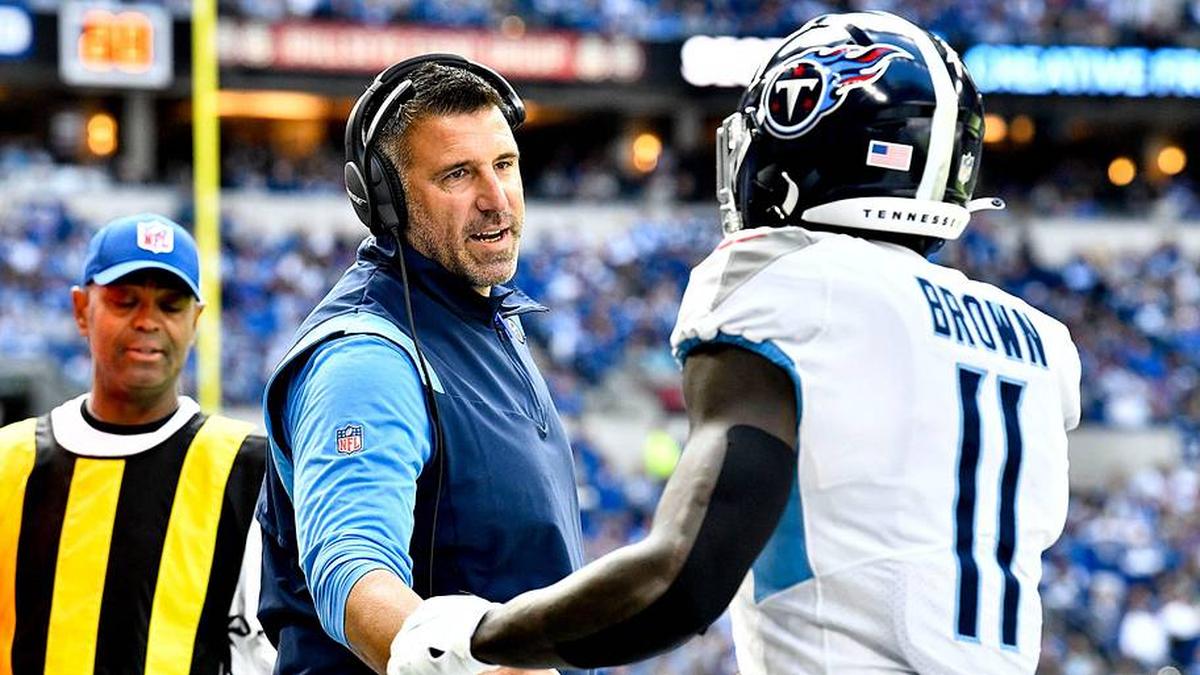  Tennessee Titans head coach Mike Vrabel congratulates wide receiver A.J. Brown (11) on his touchdown during the second quarter at Lucas Oil Stadium Sunday, Oct. 31, 2021 in Indianapolis, Ind. Titans Colts 063 | George Walker IV / Tennessean.com / USA TODAY NETWORK 