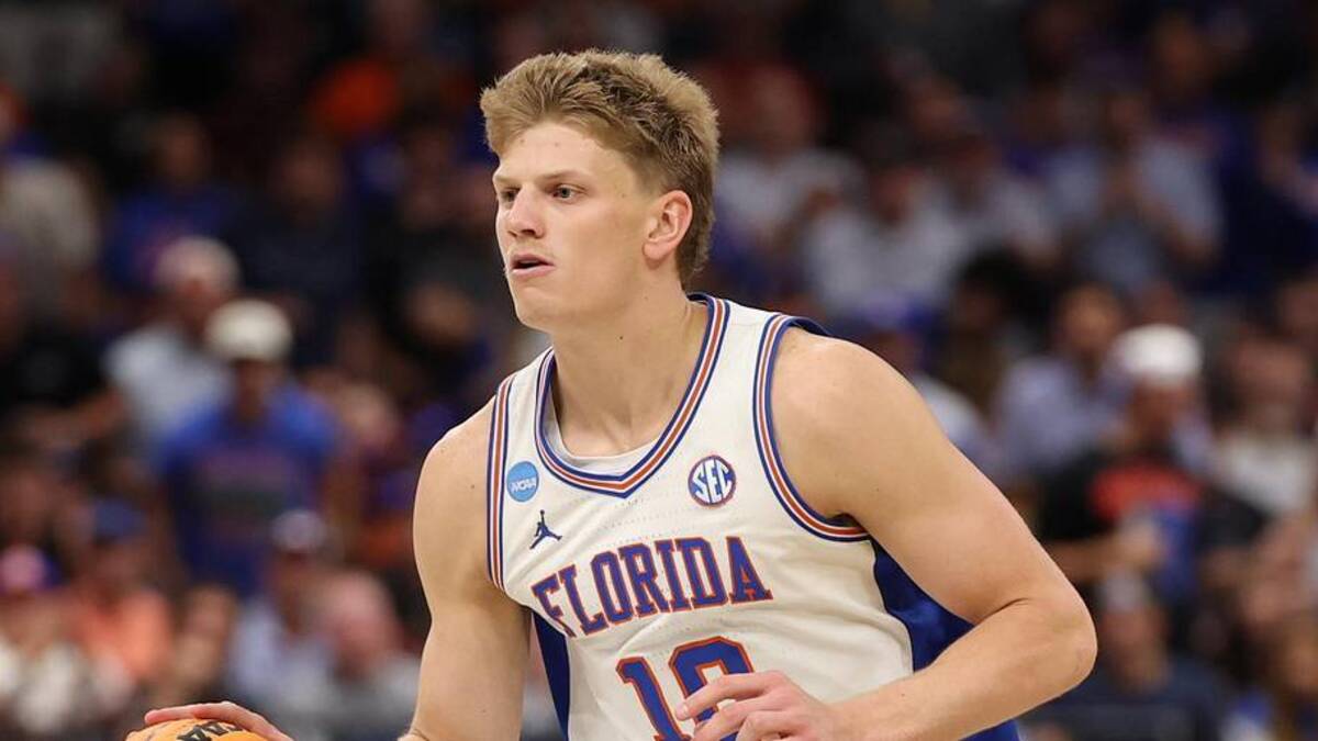  Mar 22, 2026; Tampa, FL, USA; Florida Gators forward Thomas Haugh (10) dribbles the ball against the Iowa Hawkeyes in the second half during a second round game of the men's 2026 NCAA Tournament at Benchmark International Arena. Mandatory Credit: Matt Pendleton-Imagn Images | Matt Pendleton-Imagn Images 