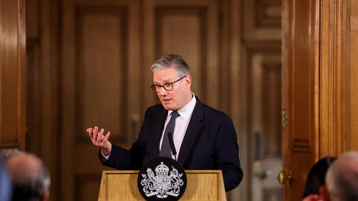 Britain's Prime Minister Keir Starmer speaks during a meeting with leaders from across society to discuss tackling antisemitism, at Downing Street in London, Britain, May 5, 2026. REUTERS/Hannah McKay/Pool