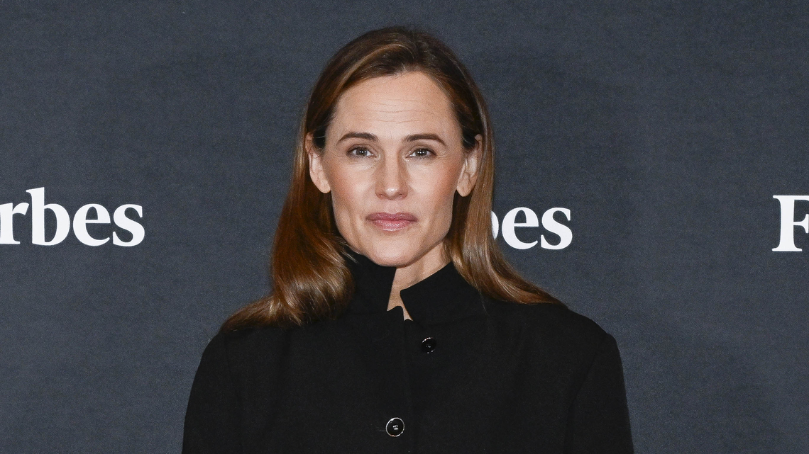 Jennifer Garner Whips Up Treats in This Sleek Stand Mixer - On Sale 