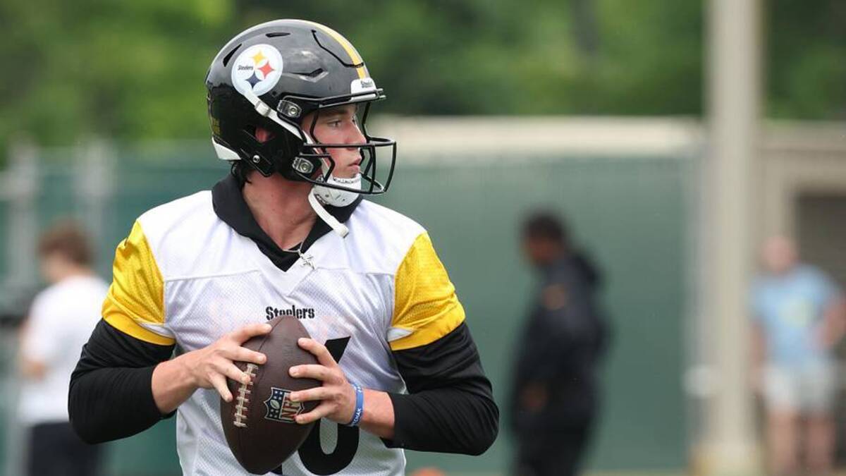  Jun 9, 2026; Pittsburgh, PA, USA; Pittsburgh Steelers quarterback Drew Allar (16) participates in drills during Minicamp at UPMC Rooney Sports Complex. Mandatory Credit: Charles LeClaire-Imagn Images | Charles LeClaire-Imagn Images 