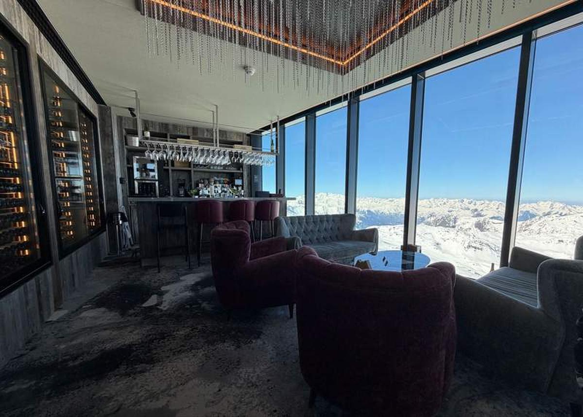  Caron 3200 at Val Thorens holds the title of highest wine bar in Europe - and the floor-to-ceiling windows make sure you never forget it. Photo credit: Liana Moore 