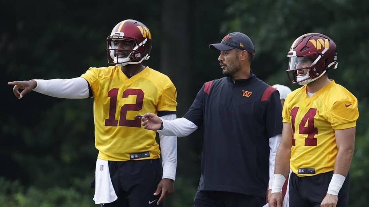  Jul 27, 2023; Ashburn, VA, USA; Washington Commanders quarterbacks coach Tavita Pritchard (M) talks with Washington Commanders quarterbacks Jacoby Brissett (12) and Sam Howell (14) during day two of Commanders training camp at OrthoVirginia Training Center. Mandatory Credit: Geoff Burke-Imagn Images | Geoff Burke-Imagn Images 