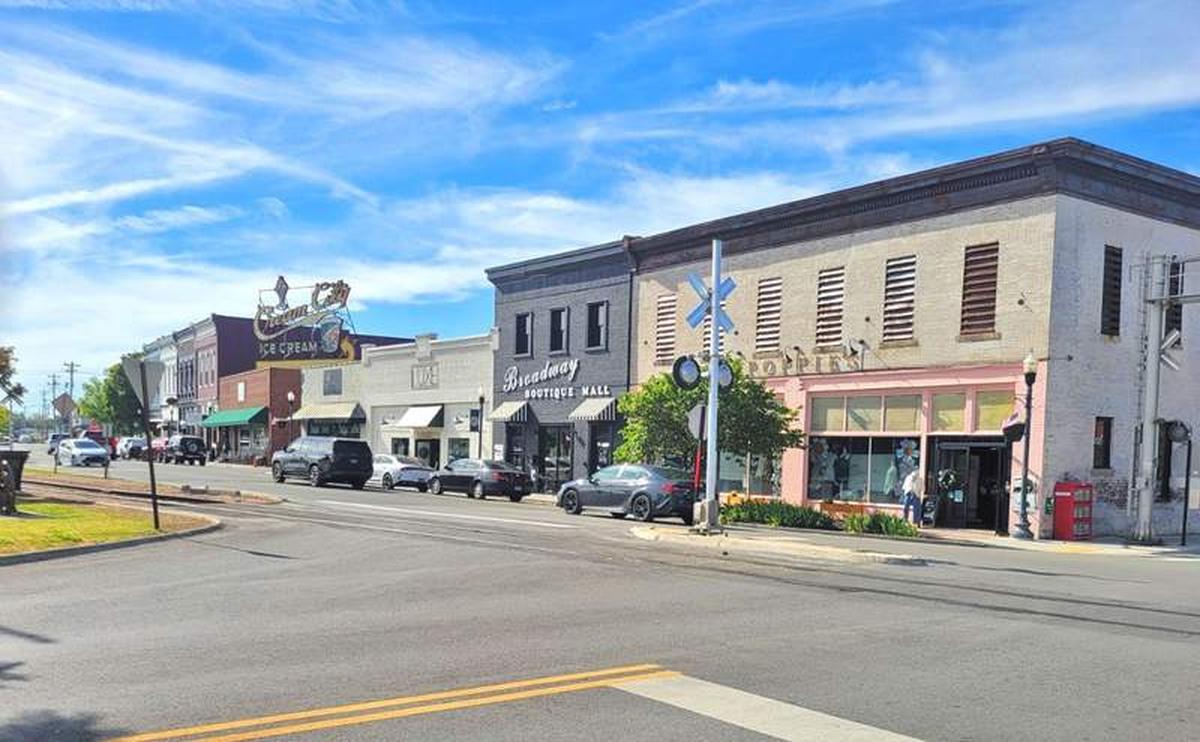  A downtown street in Cookeville. Photo credit: Kathleen Walls 