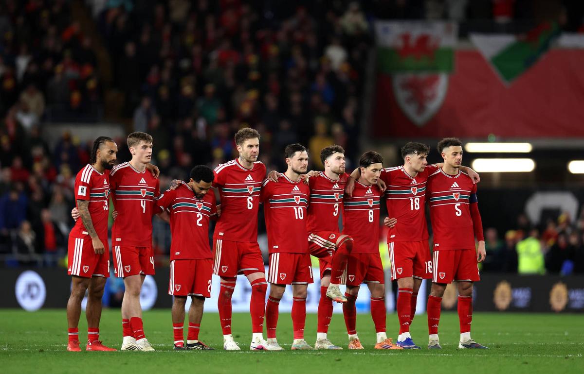  Players look on in the penalty shoot-out during the FIFA World Cup 2026 European Qualifiers KO play-off match between Wales and Bosnia and Herzegovina. Photo by Harry Murphy - UEFA/UEFA via Getty Images