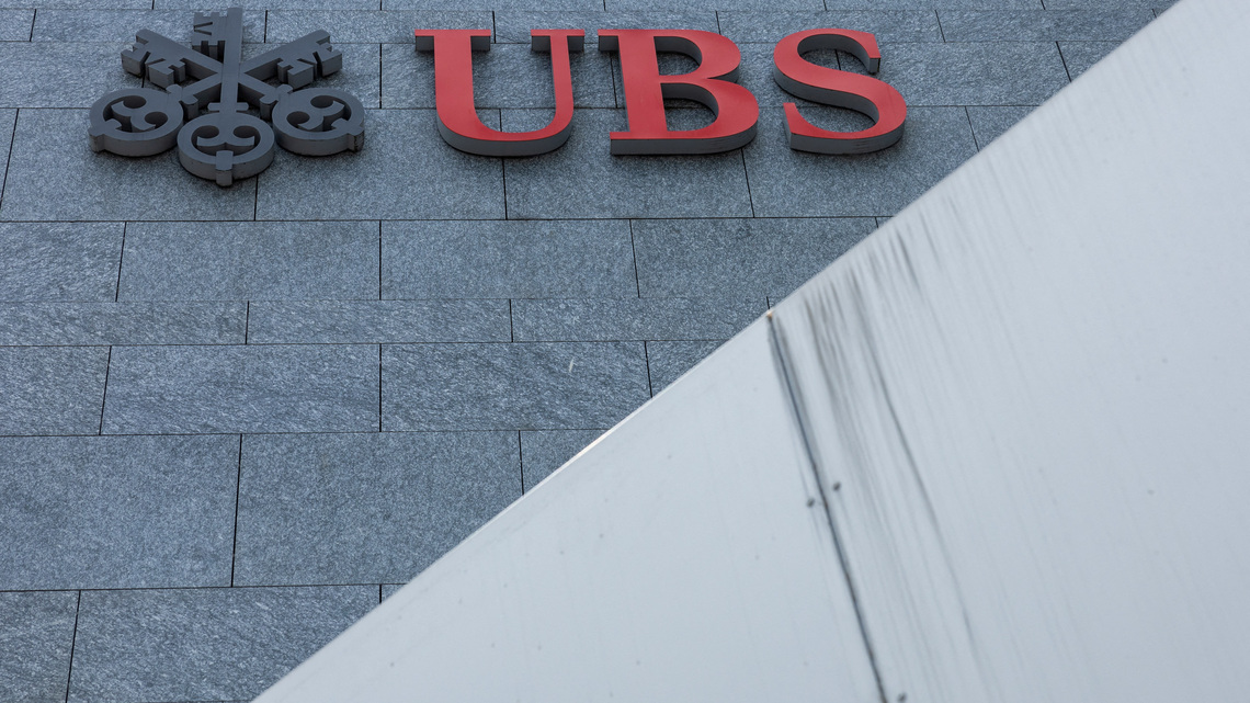 Foreign banks have expressed UBS merger interest, Swiss newspaper reports 