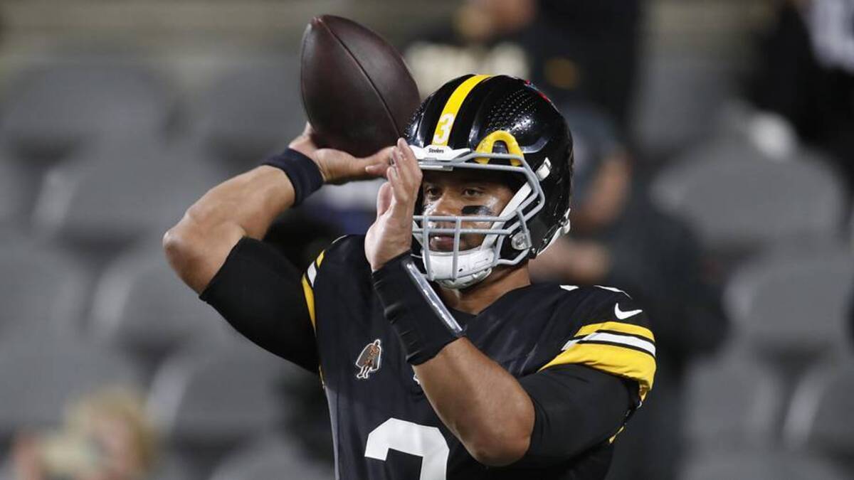  Oct 20, 2024; Pittsburgh, Pennsylvania, USA; Pittsburgh Steelers quarterback Russell Wilson (3) warms up before the game against the New York Jets at Acrisure Stadium. Mandatory Credit: Charles LeClaire-Imagn Images | Charles LeClaire-Imagn Images 