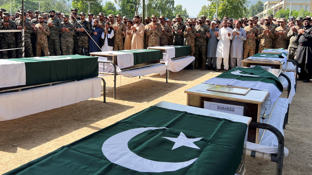 Pakistani Army officers and people offer prayers as they attend the funeral of the victims, who died after an Mi-17 helicopter of Pakistan Army Aviation crashed near Muzaffarabad on Wednesday during take-off, in Muzaffarabad, Pakistani Kashmir, June 11, 2026. Picture taken with a mobile phone. REUTERS/Naseer ud Din