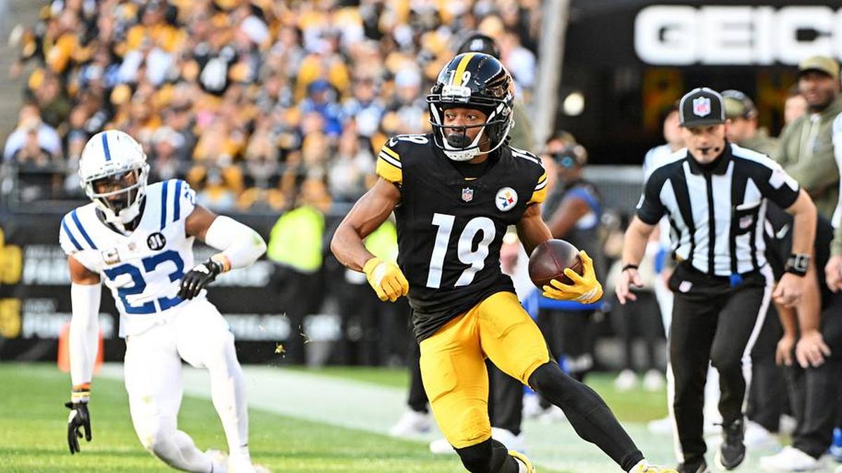  Nov 2, 2025; Pittsburgh, Pennsylvania, USA; Pittsburgh Steelers wide receiver Calvin Austin III (19) catches a pass during the second half against the Indianapolis Colts at Acrisure Stadium. Mandatory Credit: Barry Reeger-Imagn Images | Barry Reeger-Imagn Images 