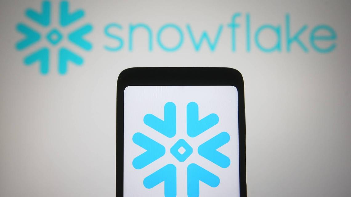 Snowflake stock analyst reveals surprising stock forecast 