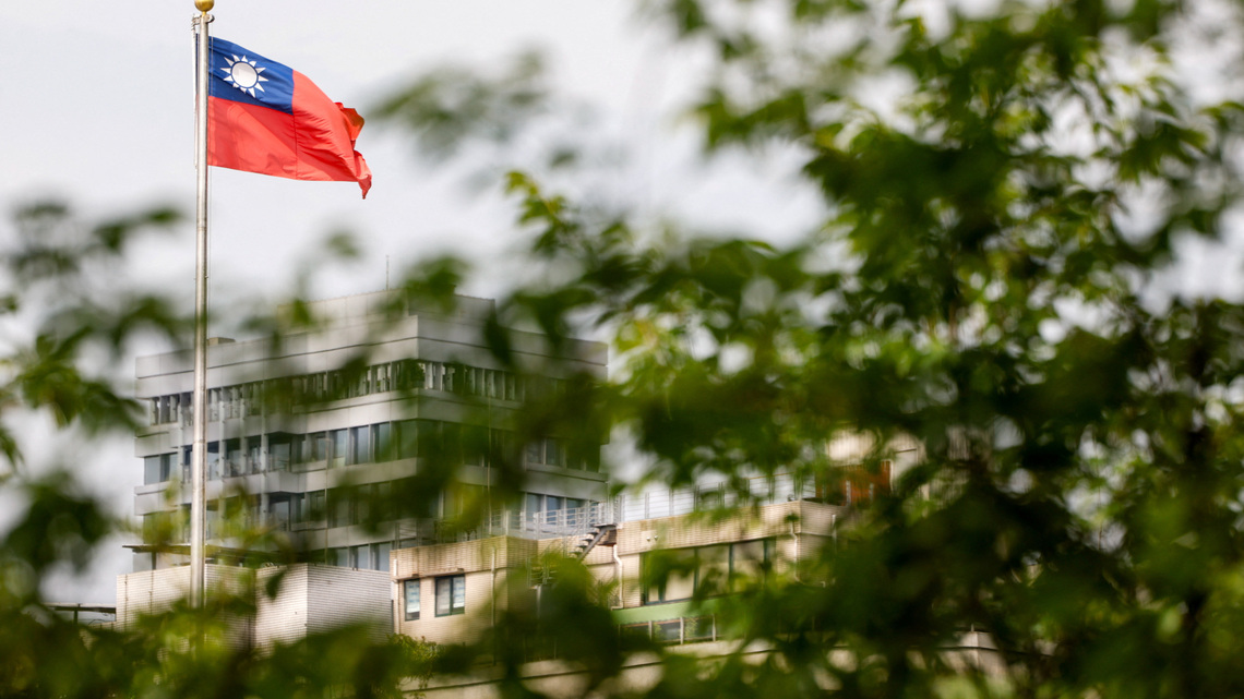Taiwan says it is closely monitoring a series of Chinese live-fire drills 