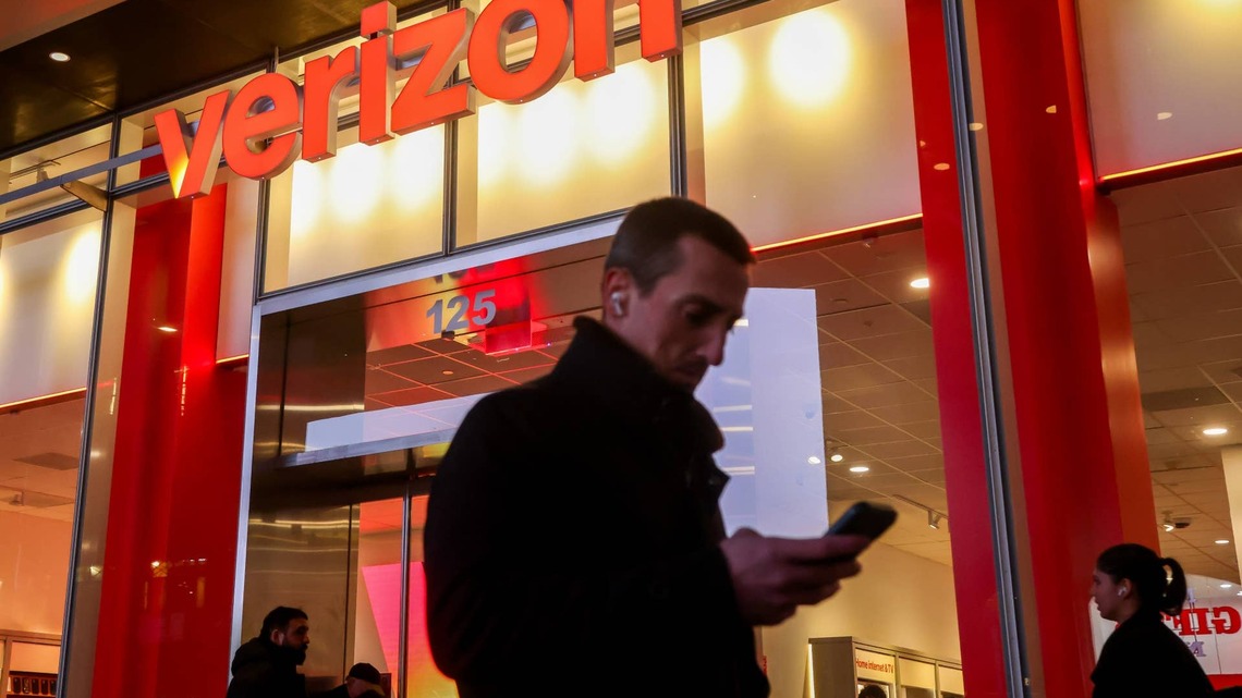 Verizon launches generous customer perks after raising prices 
