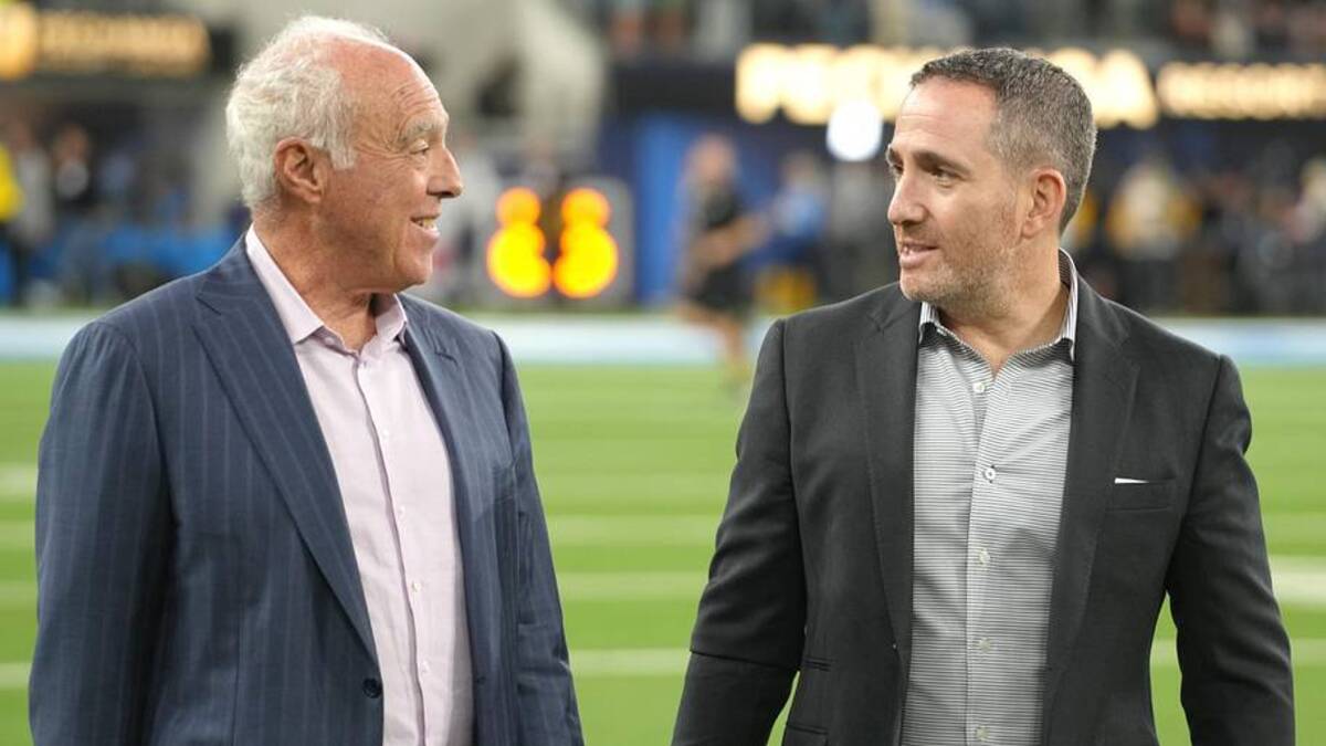 Dec 8, 2025; Inglewood, California, USA; Philadelphia Eagles owner Jeffrey Lurie and general manager Howie Roseman talk before the game against the Los Angeles Chargers at SoFi Stadium. Mandatory Credit: Kirby Lee-Imagn Images | Kirby Lee-Imagn Images 