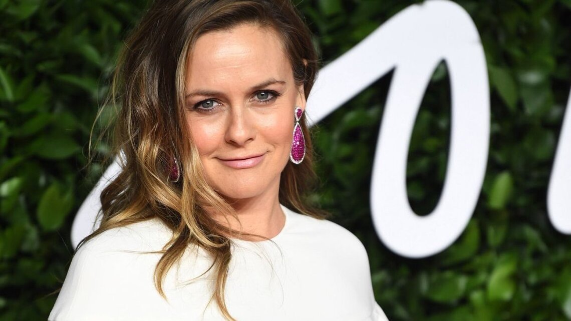 Alicia Silverstone returning for 'Clueless' sequel series 