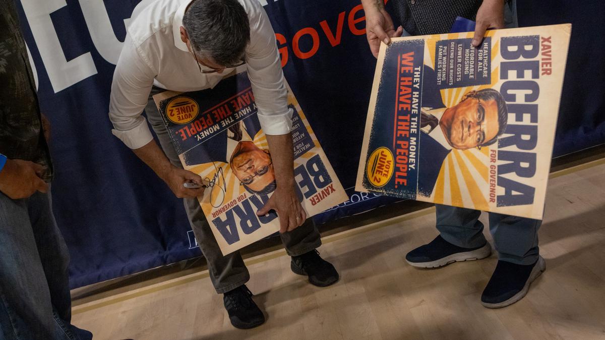 California gubernatorial candidate Xavier Becerra signs a banner during a campaign event at the Yosemite Hall of Sacramento State University in Sacramento, California, U.S., May 11, 2026. REUTERS/Carlos Barria