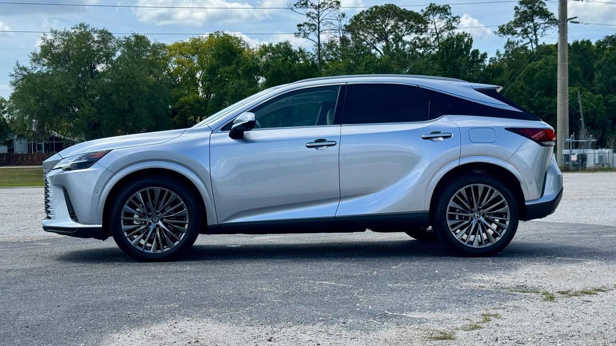  2026 Lexus RX 450h+ Jared Rosenholtz/Autoblog