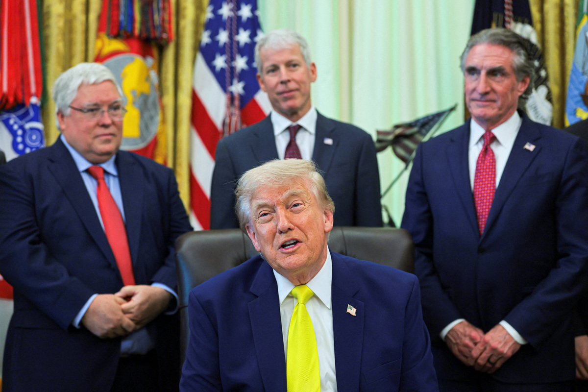 U.S. President Donald Trump delivers remarks to reporters about his administration's support for coal energy production, among other topics, flanked by West Virginia Governor Patrick Morrisey, Secretary of Energy Chris Wright, and Interior Secretary Doug Burgum in the Oval Office at the White House in Washington, D.C., U.S., June 4, 2026. REUTERS/Jonathan Ernst