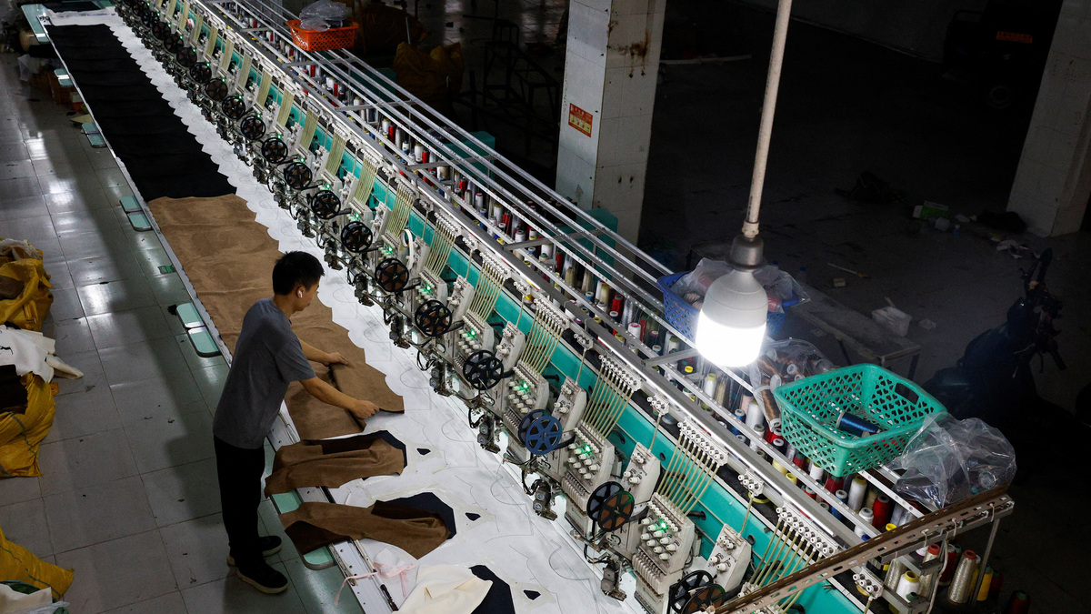 China's factory activity seen flat in October: Reuters poll