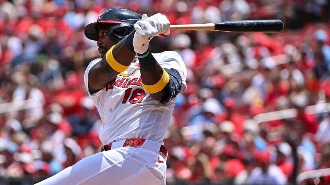 Cardinals capitalize on Reds’ two errors, rally to complete sweep