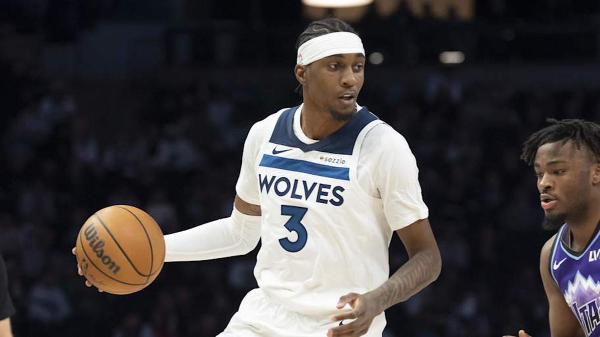  Mar 18, 2026; Minneapolis, Minnesota, USA; Minnesota Timberwolves forward Jaden McDaniels (3) dribbles the ball against the Utah Jazz in the first half at Target Center. | Jesse Johnson-Imagn Images 